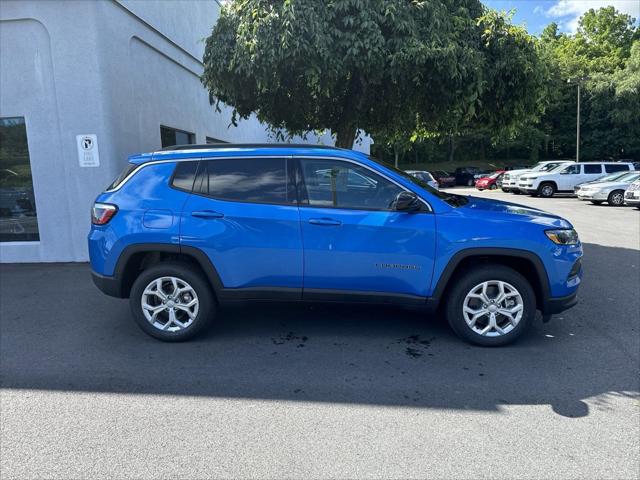 2024 Jeep Compass COMPASS LATITUDE 4X4