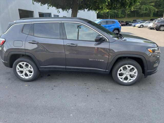 2024 Jeep Compass COMPASS LATITUDE 4X4