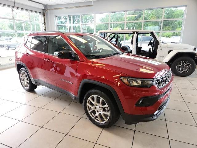 2024 Jeep Compass COMPASS LATITUDE LUX 4X4