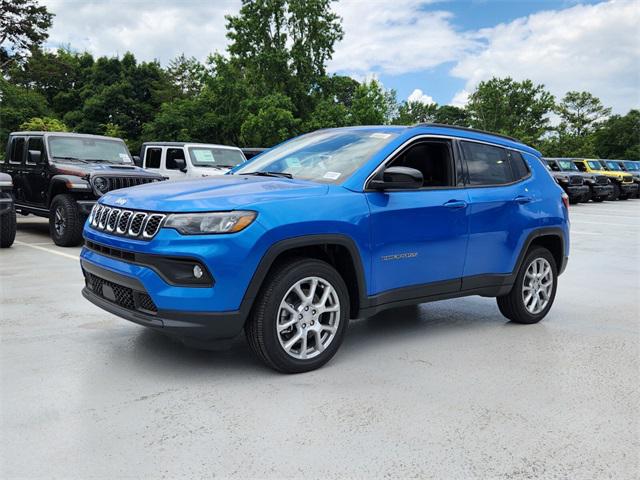 2024 Jeep Compass COMPASS LATITUDE LUX 4X4