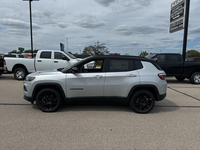 2024 Jeep Compass COMPASS LATITUDE 4X4