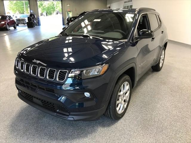 2024 Jeep Compass COMPASS LATITUDE LUX 4X4