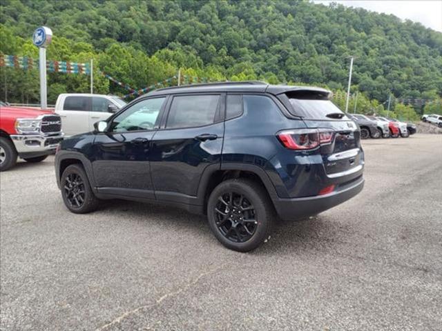 2024 Jeep Compass COMPASS LATITUDE 4X4