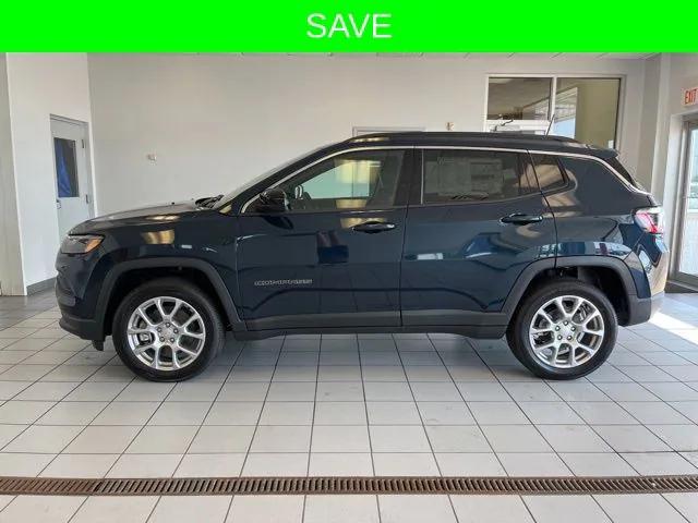 2024 Jeep Compass COMPASS LATITUDE LUX 4X4