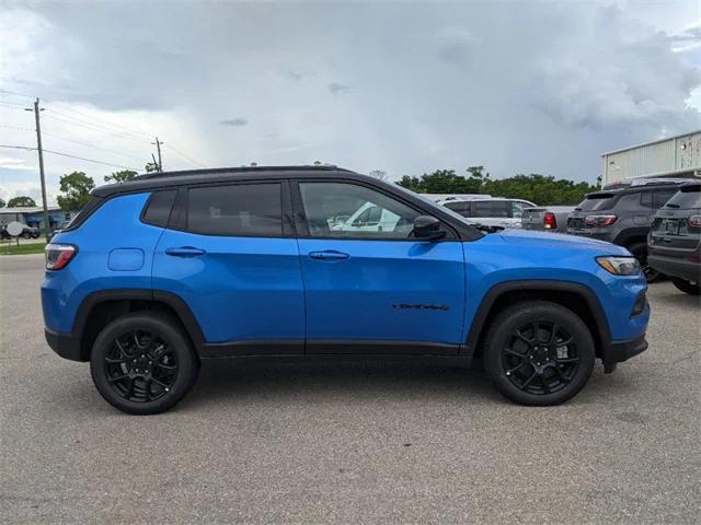 2024 Jeep Compass COMPASS LATITUDE 4X4