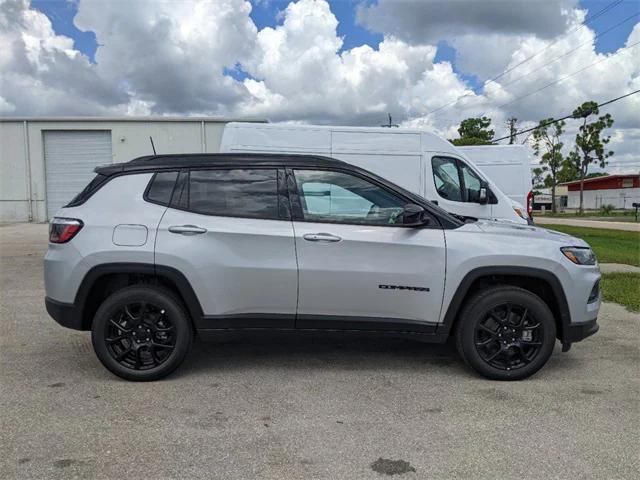 2024 Jeep Compass COMPASS LATITUDE 4X4