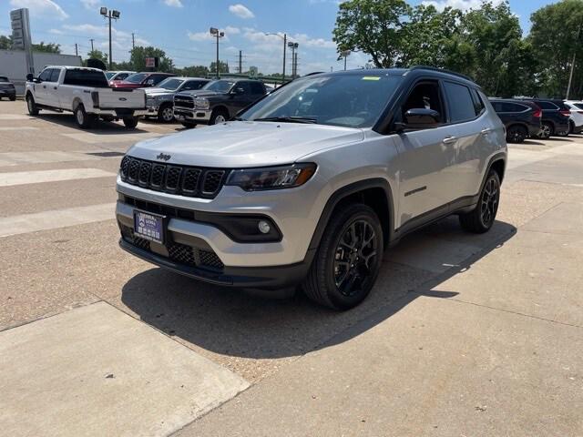 2024 Jeep Compass COMPASS LATITUDE 4X4