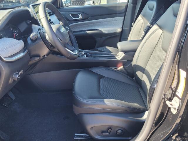 2024 Jeep Compass COMPASS LATITUDE 4X4