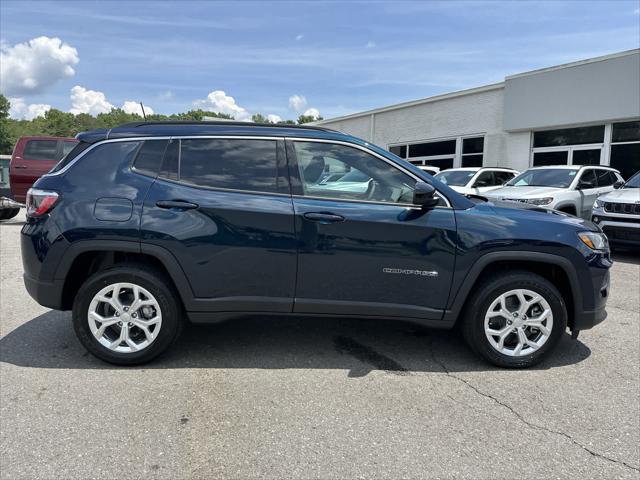 2024 Jeep Compass COMPASS LATITUDE 4X4