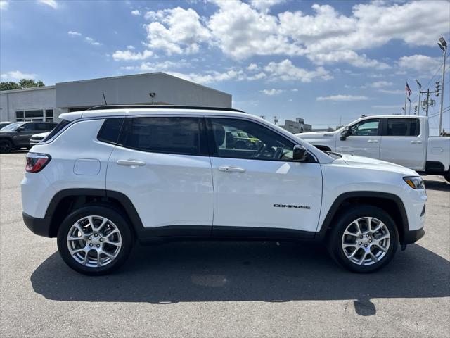 2024 Jeep Compass COMPASS LATITUDE LUX 4X4