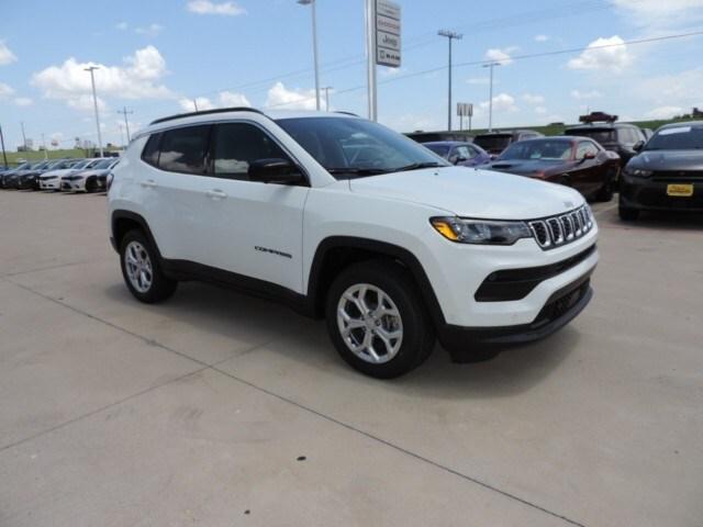 2024 Jeep Compass COMPASS LATITUDE 4X4