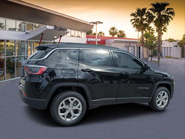 2024 Jeep Compass COMPASS LATITUDE 4X4