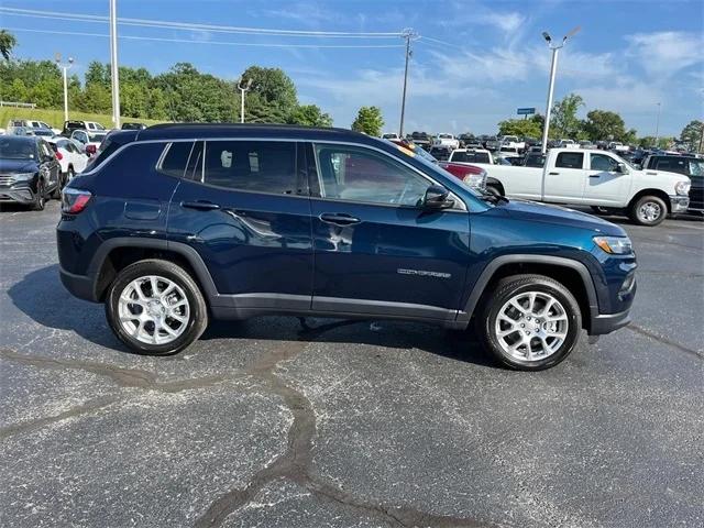 2024 Jeep Compass COMPASS LATITUDE LUX 4X4