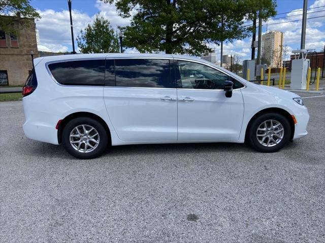 2024 Chrysler Pacifica PACIFICA TOURING L