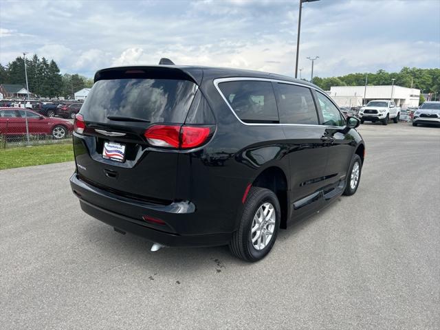 2024 Chrysler Voyager LX