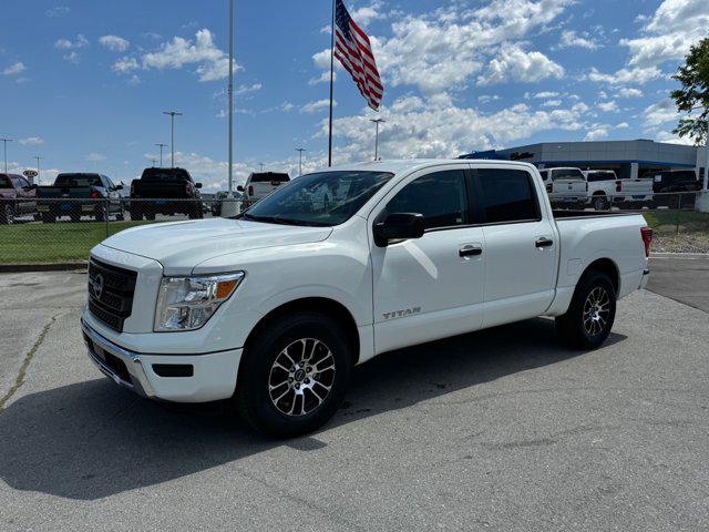2023 Nissan Titan Crew Cab SV 4x2