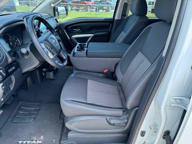 2023 Nissan Titan Crew Cab SV 4x2
