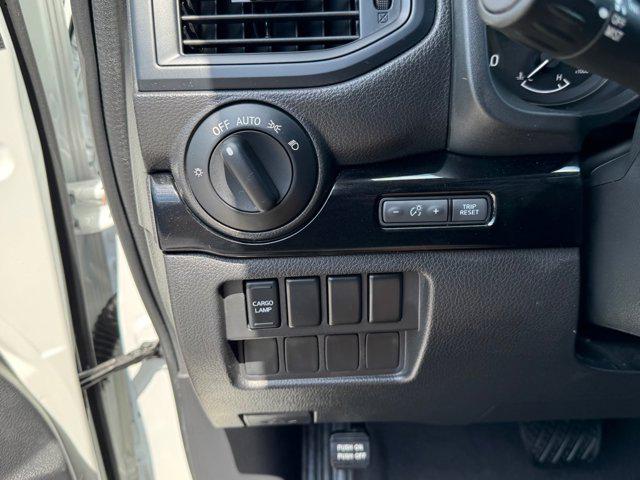 2023 Nissan Titan Crew Cab SV 4x2