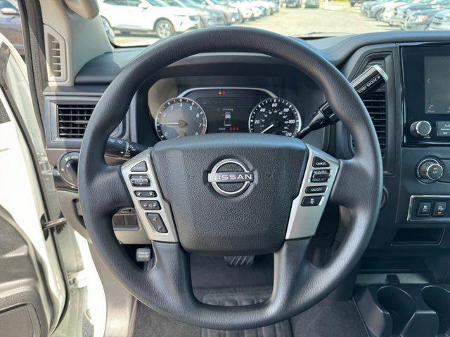 2023 Nissan Titan Crew Cab SV 4x2