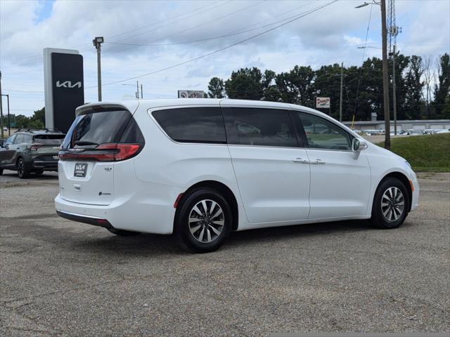 2022 Chrysler Pacifica Hybrid Touring L