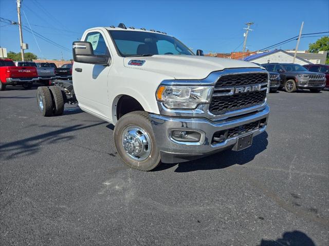 2023 RAM 3500 Chassis Tradesman/SLT