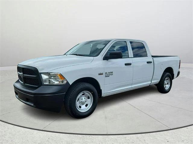 2024 RAM Ram 1500 Classic RAM 1500 CLASSIC TRADESMAN CREW CAB 4X4 64 BOX