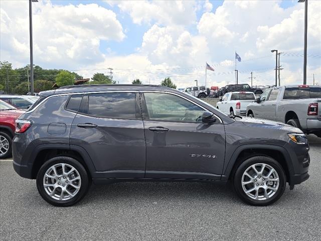 2024 Jeep Compass COMPASS LATITUDE LUX 4X4