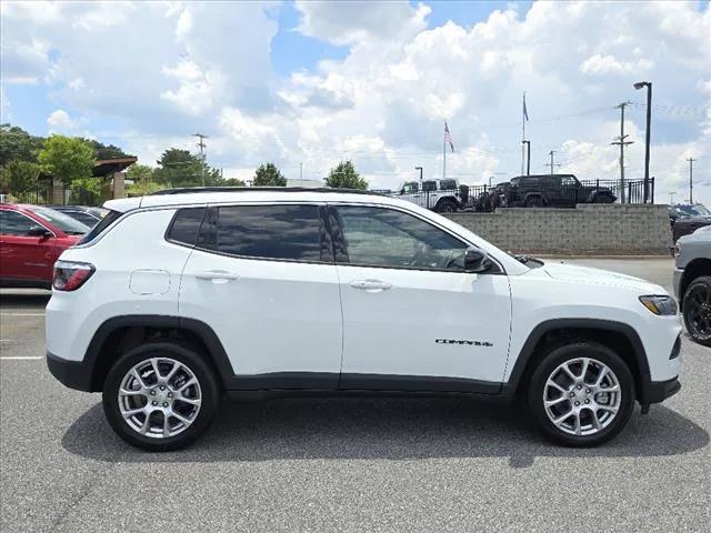 2024 Jeep Compass COMPASS LATITUDE LUX 4X4