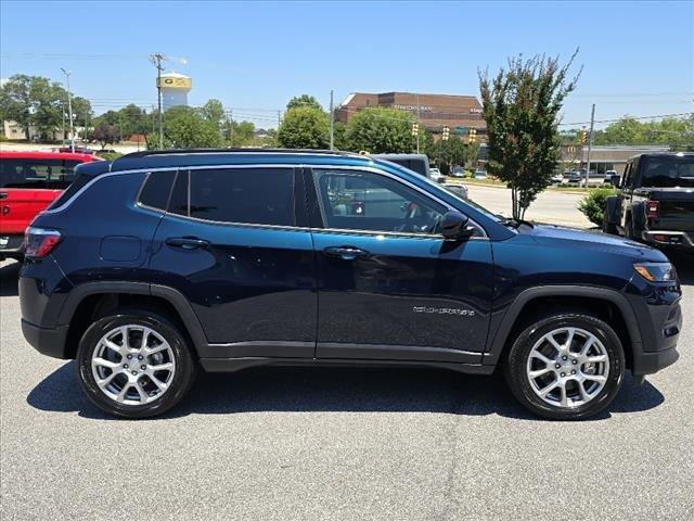 2024 Jeep Compass COMPASS LATITUDE LUX 4X4