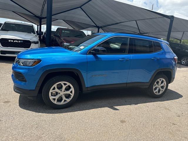 2024 Jeep Compass COMPASS LATITUDE 4X4