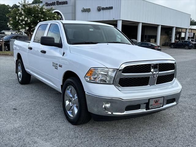 2024 RAM Ram 1500 Classic RAM 1500 CLASSIC TRADESMAN CREW CAB 4X4 64 BOX