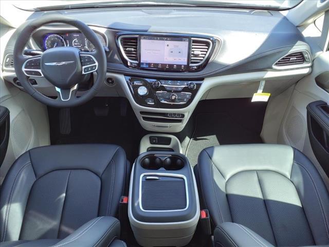 2024 Chrysler Pacifica PACIFICA TOURING L