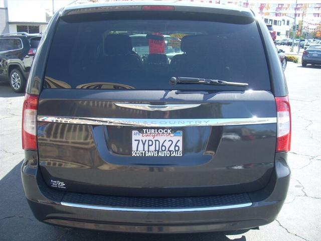 2016 Chrysler Town & Country Touring