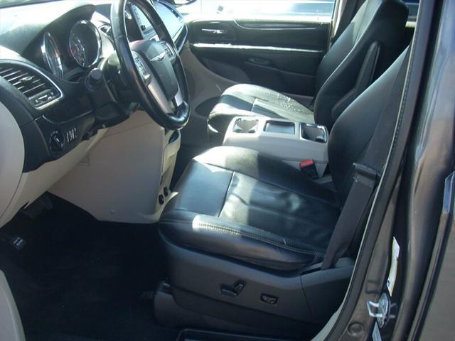 2016 Chrysler Town & Country Touring