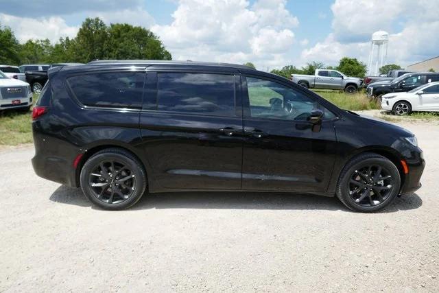 2024 Chrysler Pacifica PACIFICA TOURING L