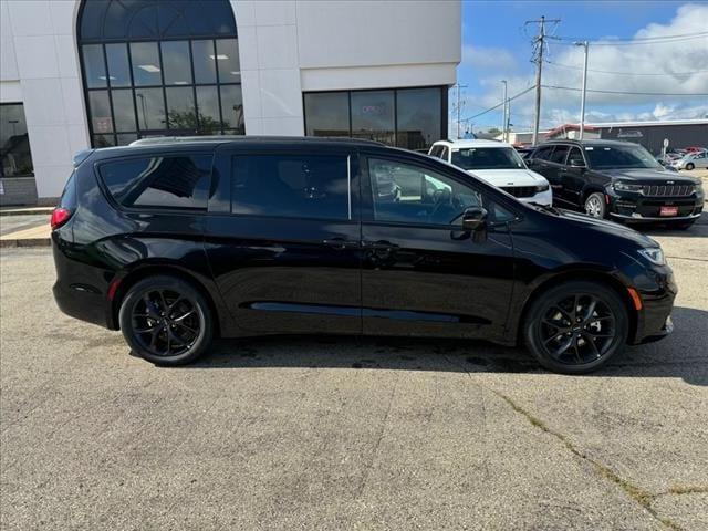 2024 Chrysler Pacifica PACIFICA TOURING L