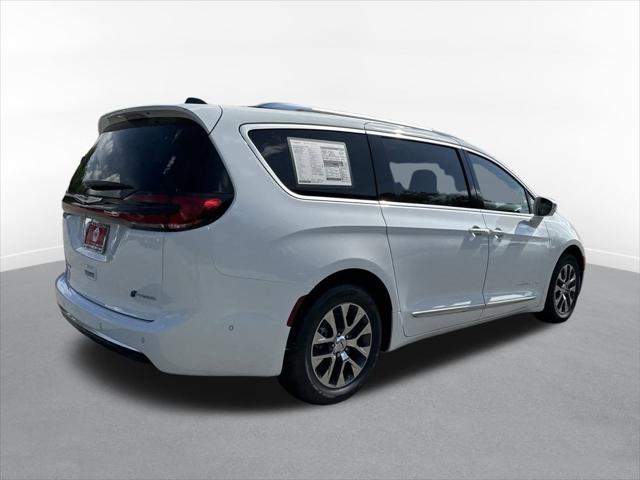 2024 Chrysler Pacifica Hybrid PACIFICA PLUG-IN HYBRID PINNACLE