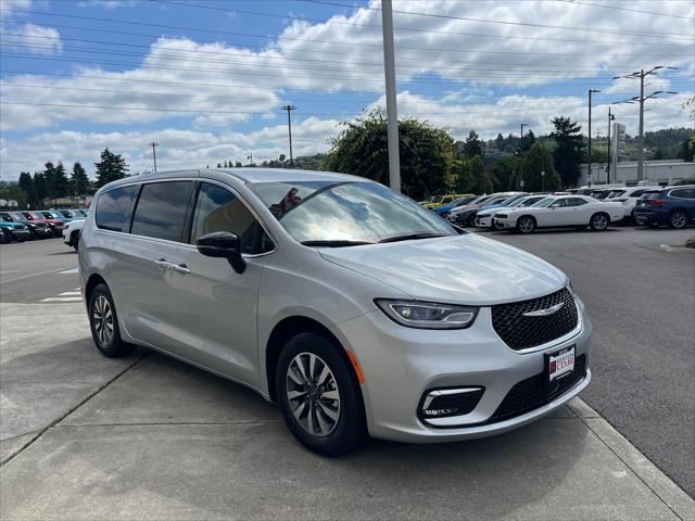 2024 Chrysler Pacifica Hybrid PACIFICA PLUG-IN HYBRID SELECT