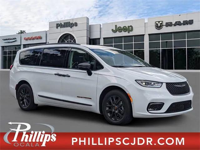 2024 Chrysler Pacifica Hybrid PACIFICA PLUG-IN HYBRID ROAD TRIPPER