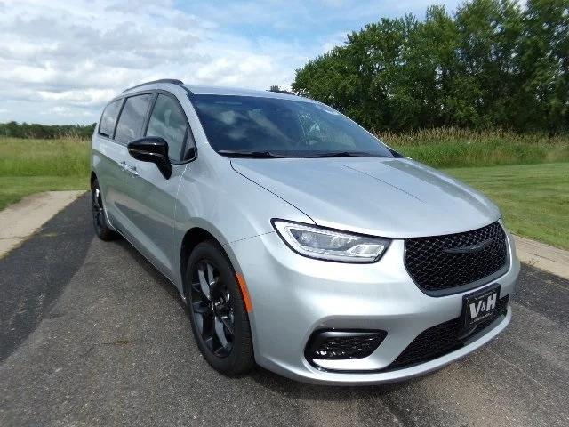 2024 Chrysler Pacifica PACIFICA TOURING L