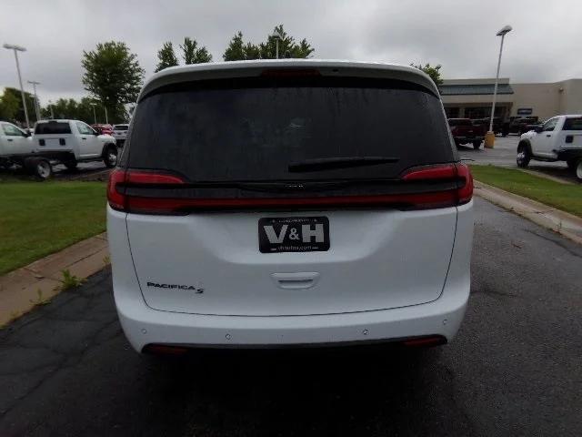 2024 Chrysler Pacifica PACIFICA TOURING L