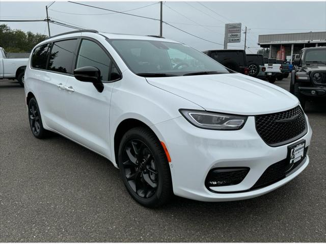 2024 Chrysler Pacifica PACIFICA TOURING L AWD