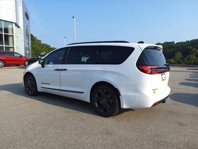 2024 Chrysler Pacifica PACIFICA TOURING L AWD