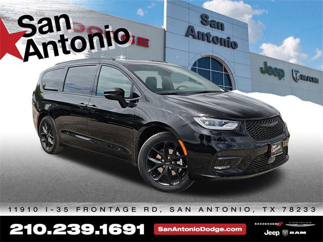 2024 Chrysler Pacifica PACIFICA TOURING L