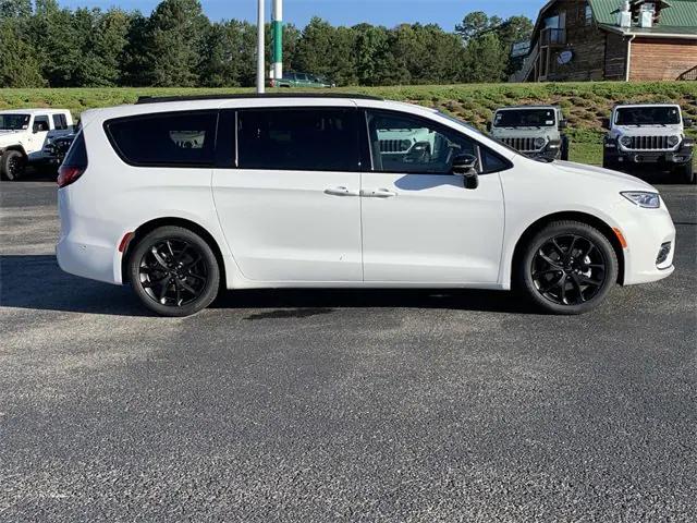 2024 Chrysler Pacifica PACIFICA TOURING L