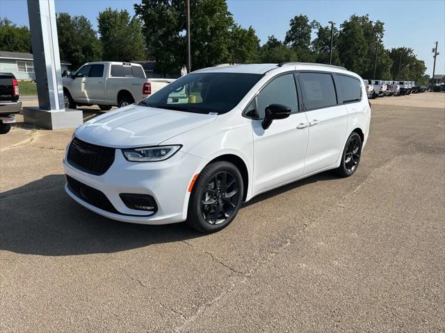 2024 Chrysler Pacifica PACIFICA TOURING L