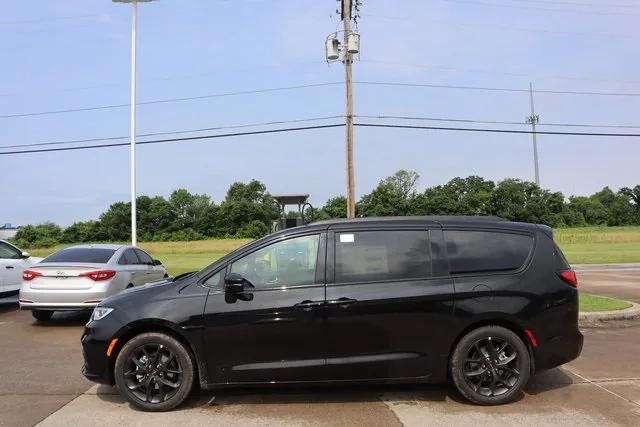 2024 Chrysler Pacifica PACIFICA TOURING L