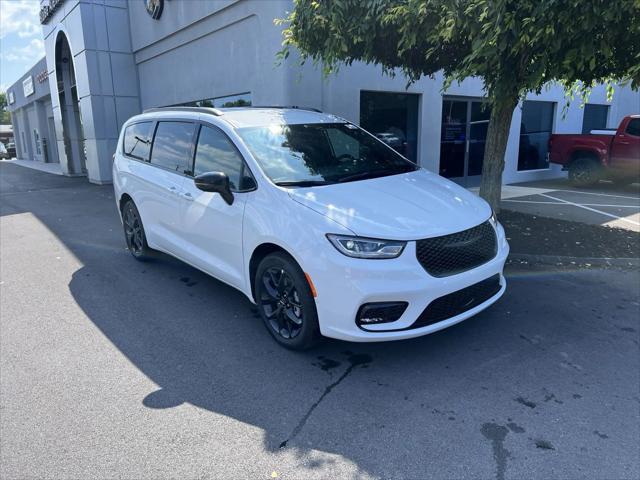 2024 Chrysler Pacifica PACIFICA TOURING L AWD