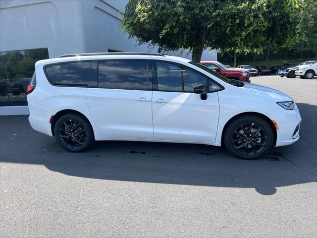 2024 Chrysler Pacifica PACIFICA TOURING L AWD