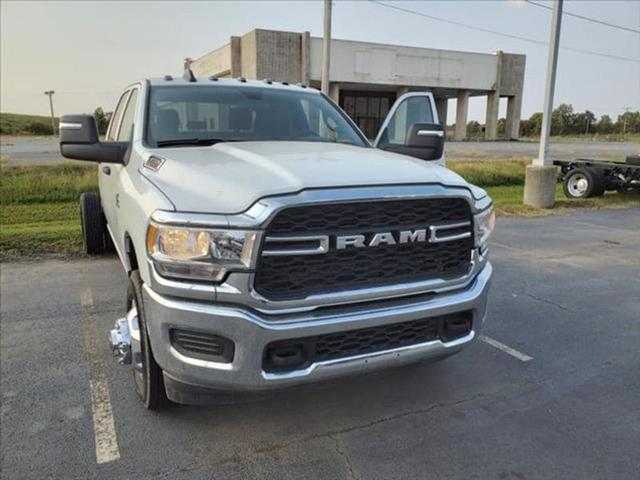 2024 RAM Ram 3500 Chassis Cab RAM 3500 TRADESMAN CREW CAB CHASSIS 4X4 60 CA